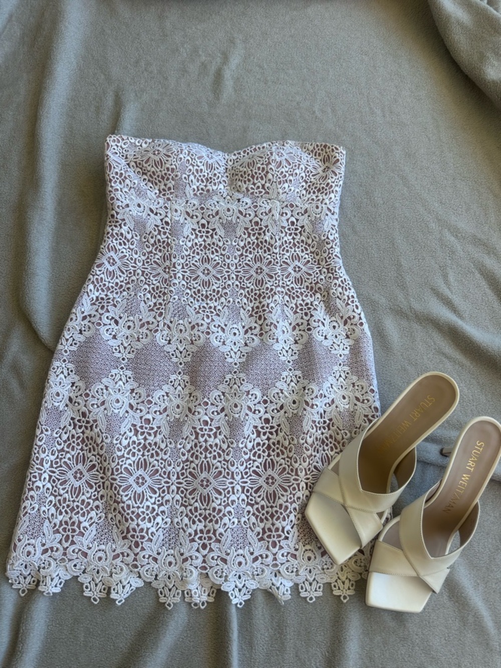 Strapless Lace Sheath Dress in Light white lace/pink